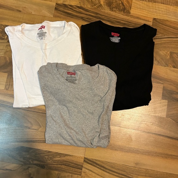 Levi's Other - 3 pack men’s Levi t shirts crew neck